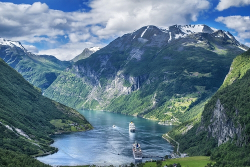 Crociera tra i Fiordi e il Circolo Polare: l’Essenza del Nord Europa