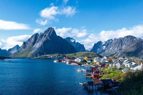 Crociera tra i Fiordi e il Circolo Polare: l’Essenza del Nord Europa